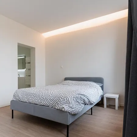 דירה Chic Republique Centre *